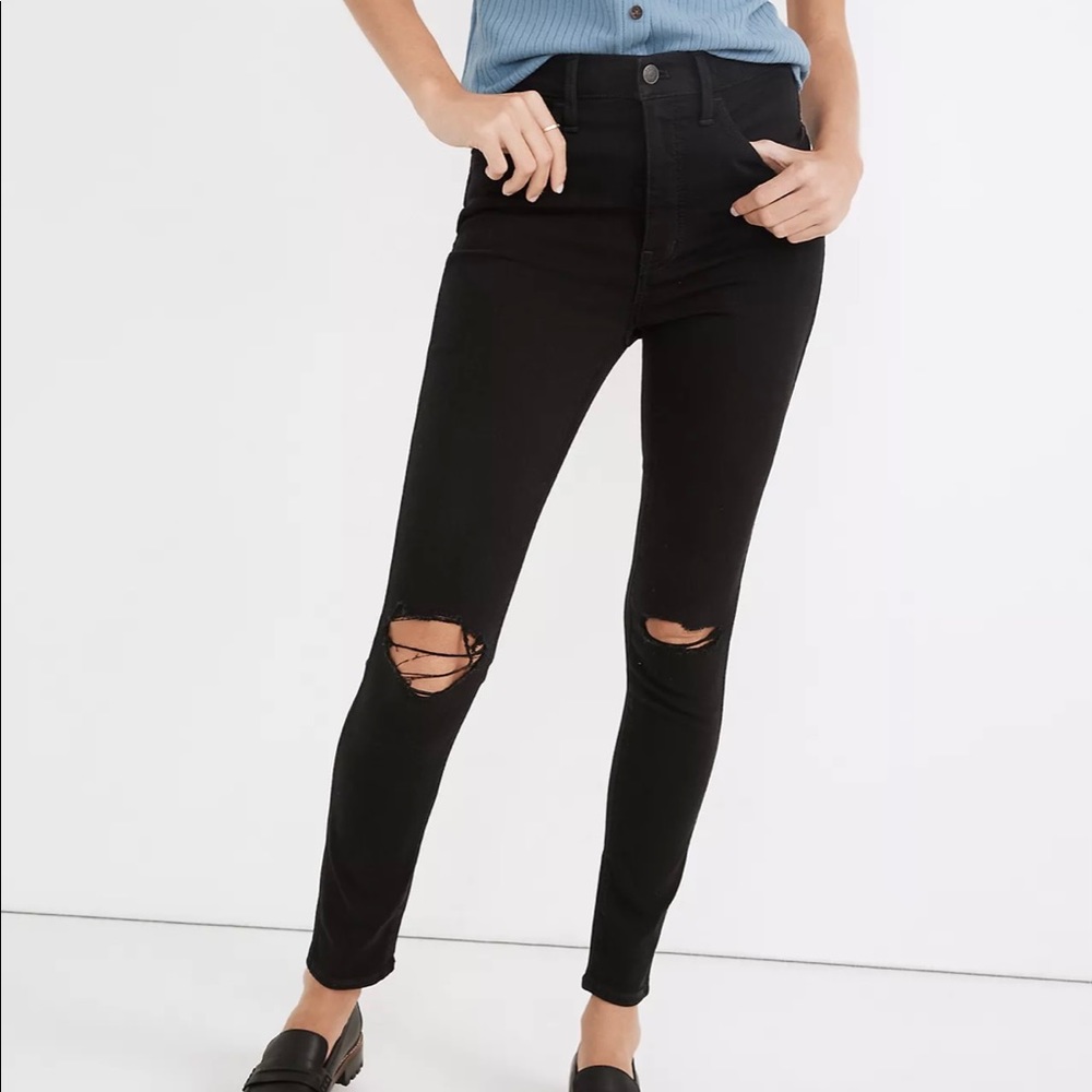 High rise distressed jeans never worn
